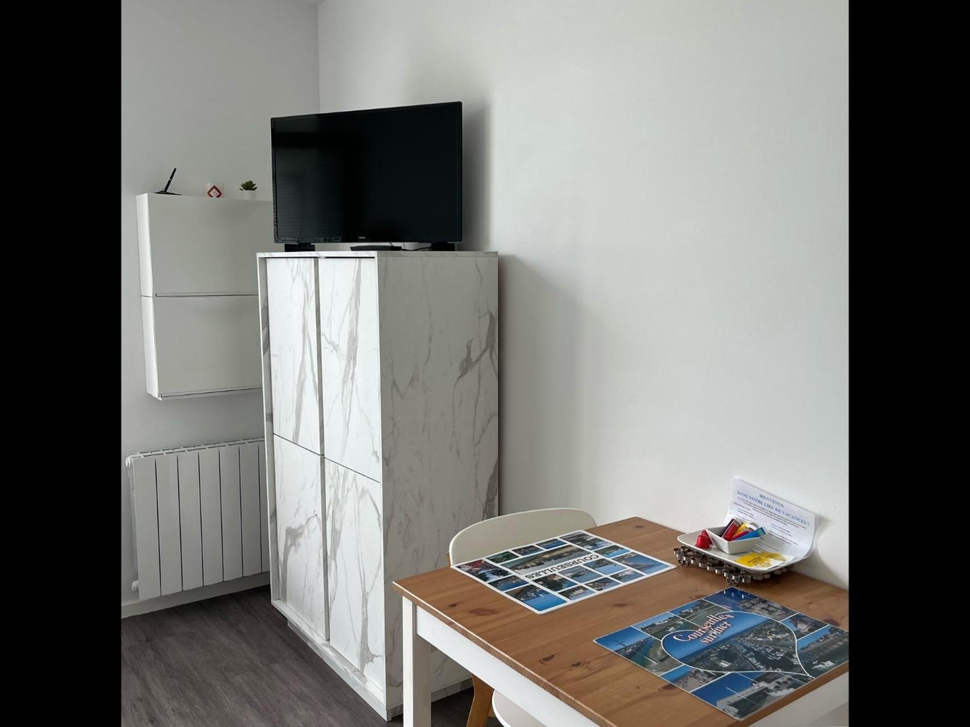 Le Petit Normand - Studio Avec Jardin A 500 M De La Plage Courseulles-sur-Mer Bagian luar foto