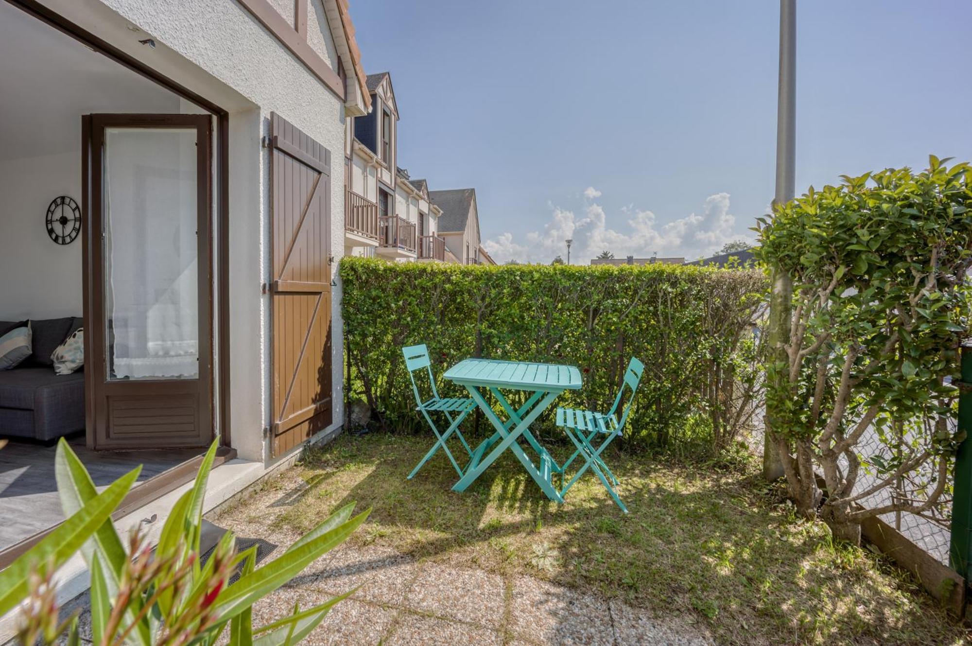 Le Petit Normand - Studio Avec Jardin A 500 M De La Plage Courseulles-sur-Mer Bagian luar foto