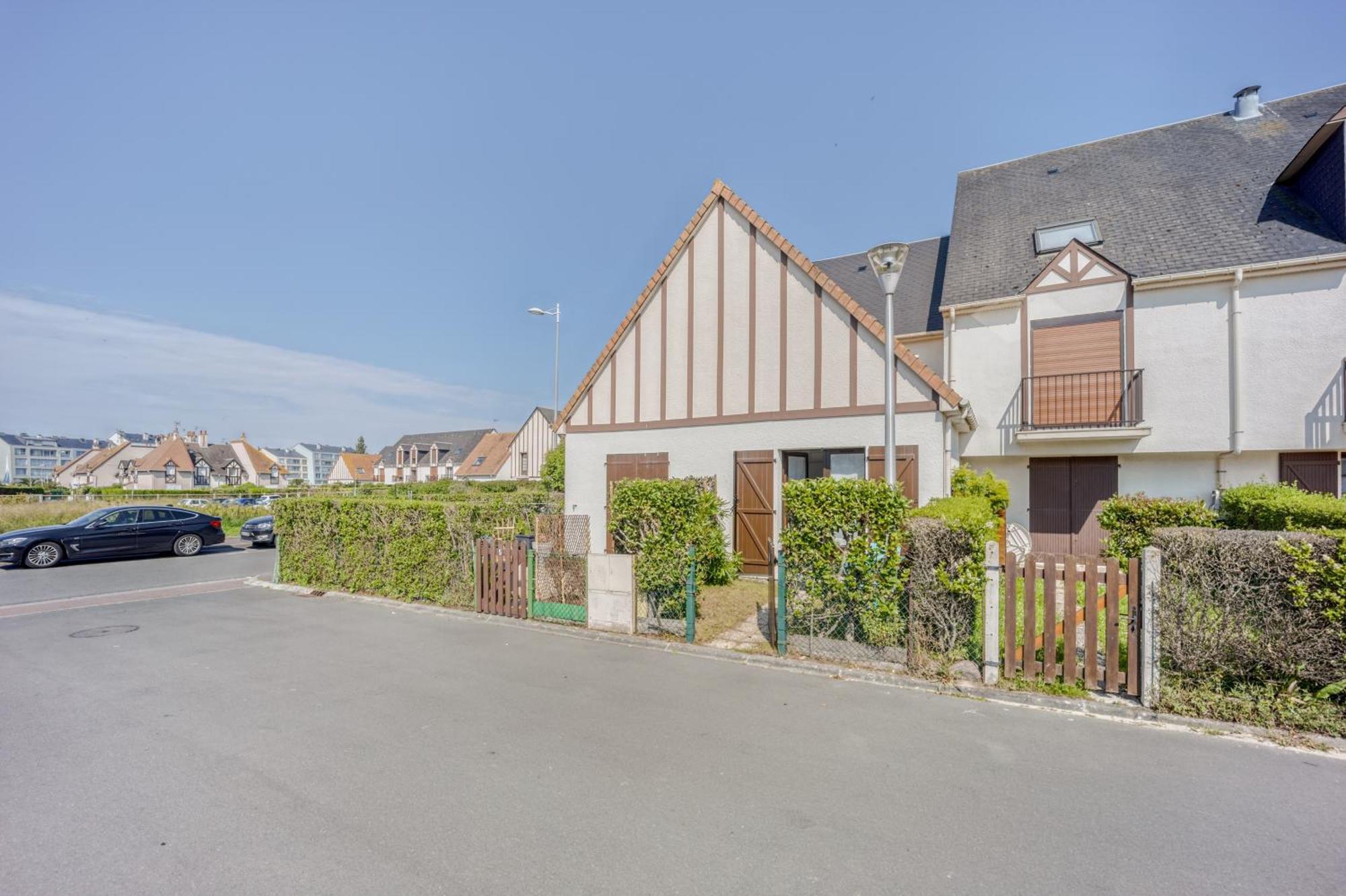 Le Petit Normand - Studio Avec Jardin A 500 M De La Plage Courseulles-sur-Mer Bagian luar foto