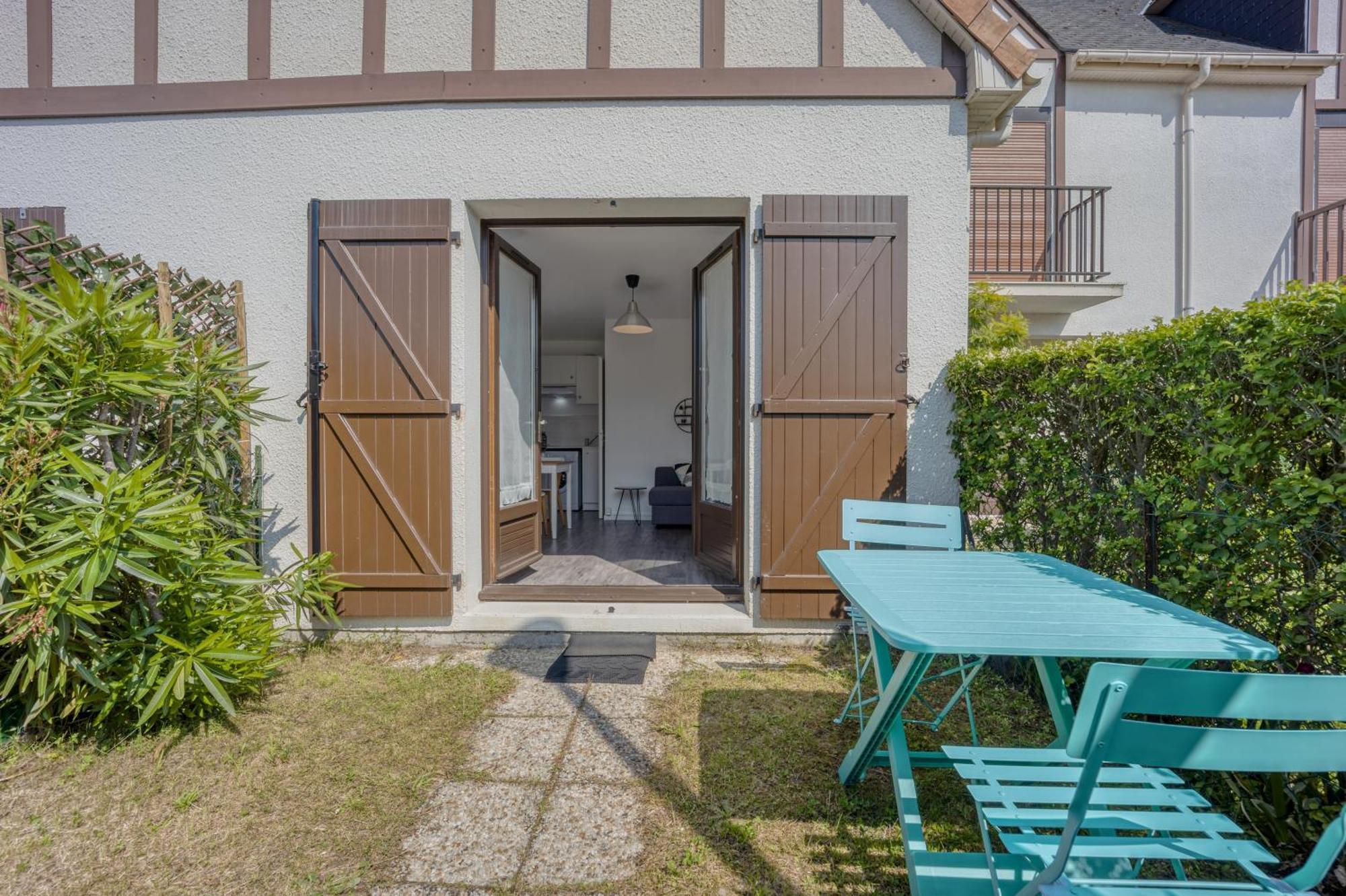 Le Petit Normand - Studio Avec Jardin A 500 M De La Plage Courseulles-sur-Mer Bagian luar foto
