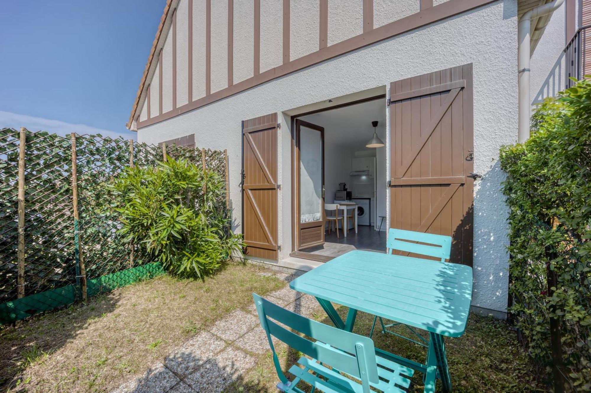 Le Petit Normand - Studio Avec Jardin A 500 M De La Plage Courseulles-sur-Mer Bagian luar foto